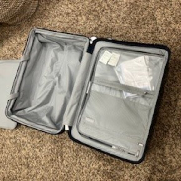 ELEVATION™ PLUS HARDSIDE CARRY-ON PRO SPINNER - Picture 2 of 6